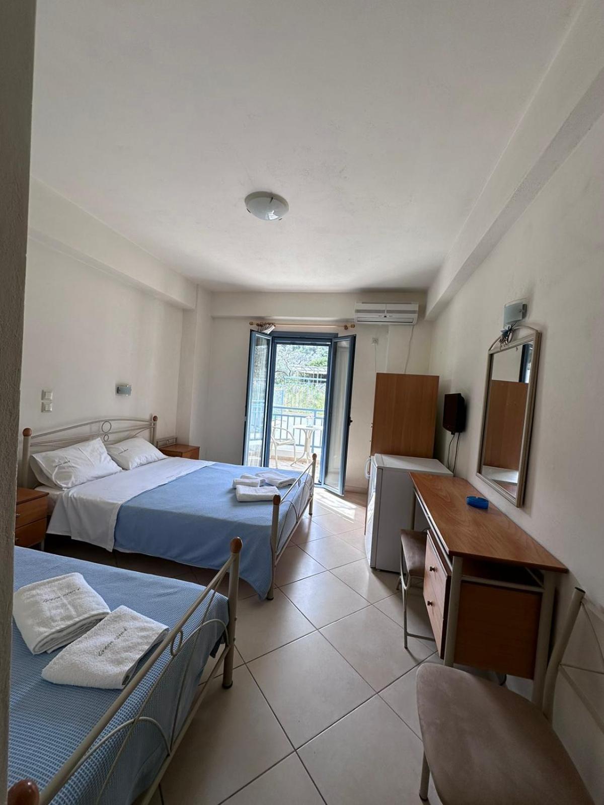 Green Island Studios Skala  Room photo